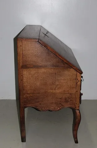 LOUIS XV PERIOD SLOPE TOP DESK