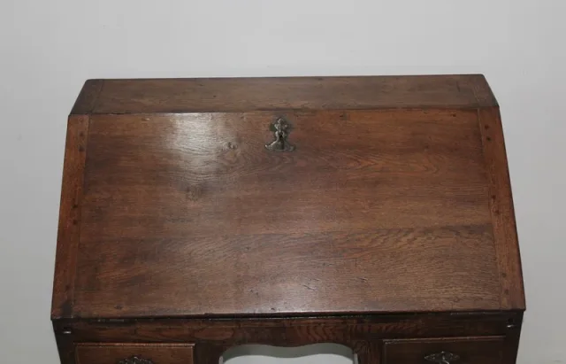 LOUIS XV PERIOD SLOPE TOP DESK