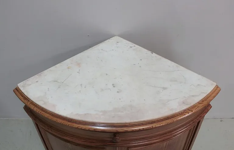 ARMADIO D'ANGOLO