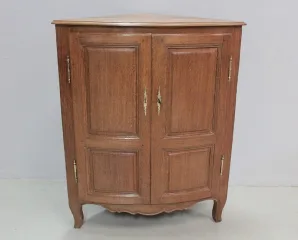 18-й C OAK CORNER CUPBOARD