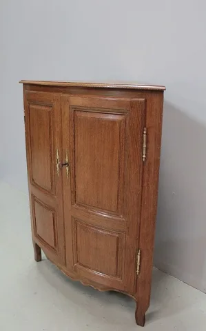 18th C OAK CORNER CUPBOARD