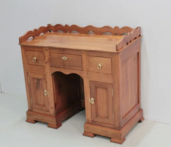 PEDESTAL DESK
