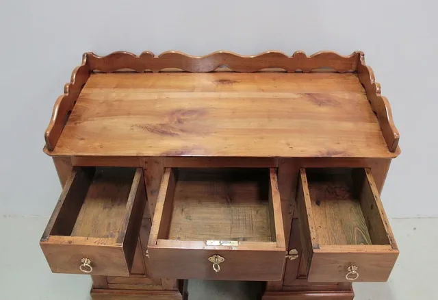 PEDESTAL DESK