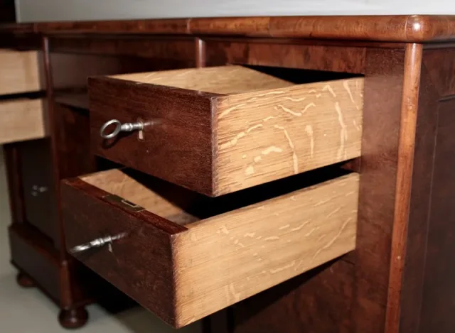 PEDESTAL DESK