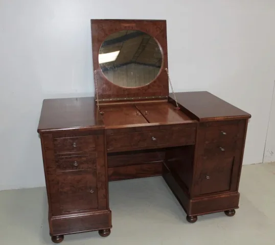 PEDESTAL DESK