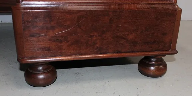 PEDESTAL DESK