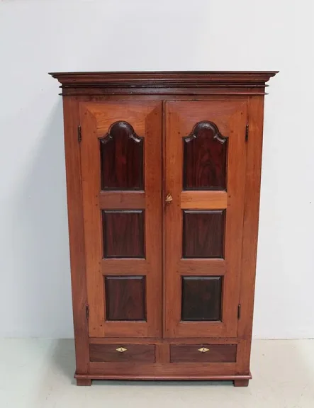 INDISCHER SCHRANK