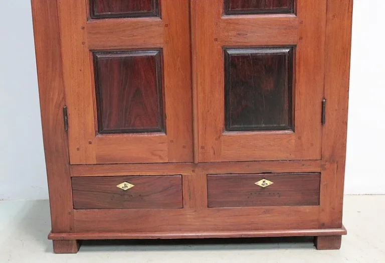 INDISCHER SCHRANK