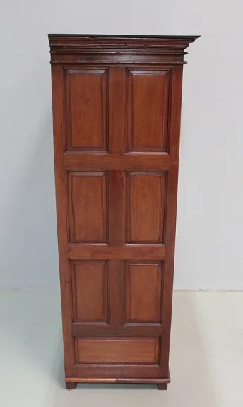 INDISCHER SCHRANK