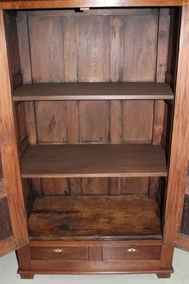 INDISCHER SCHRANK