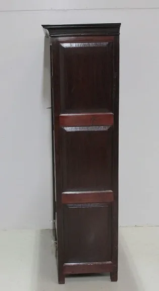 INDISCHER SCHRANK