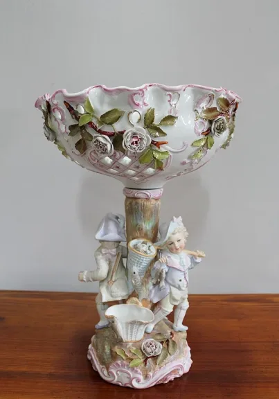 PORZELLAN PEDESTAL DISH