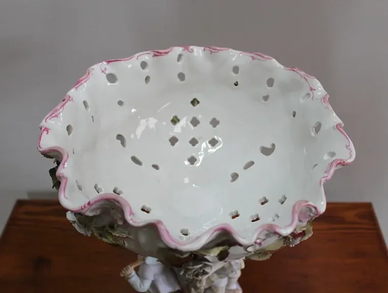 PORZELLAN PEDESTAL DISH