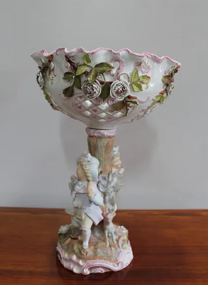 PORZELLAN PEDESTAL DISH