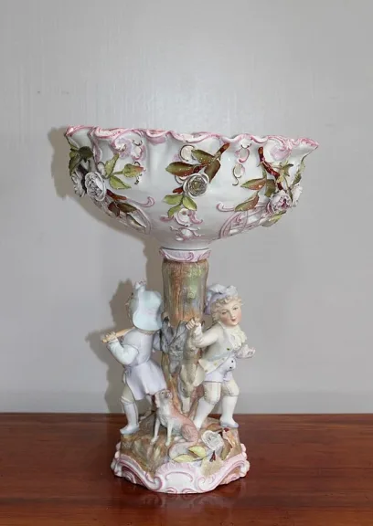 PORZELLAN PEDESTAL DISH