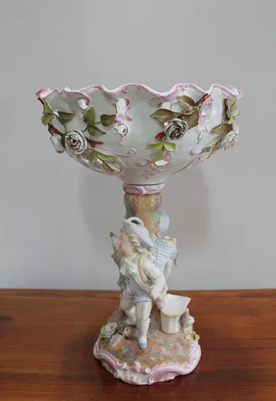 PORZELLAN PEDESTAL DISH