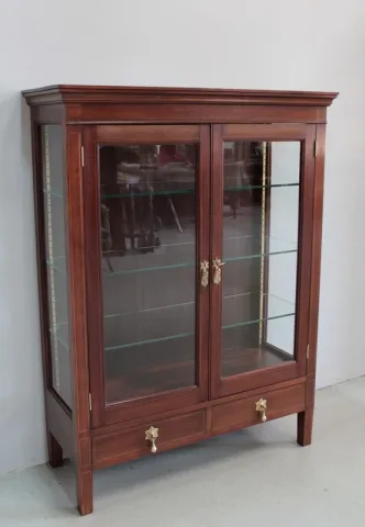ARMADIO DI VISUALIZZAZIONE DI STILE LOUIS XVI