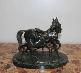 BRONZE MARE UND FOHLEN
