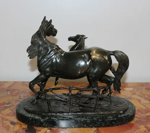 BRONZE MARE UND FOHLEN