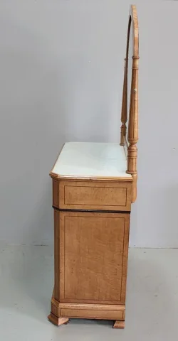 CHARLES X PERIOD KLEIDETISCH
