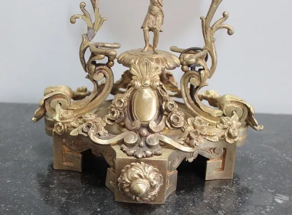 BRONZEUHR
