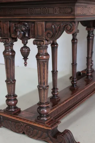 RENAISSANCE STYLE TABLE
