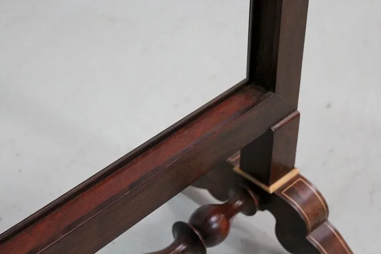FIRE SCREEN