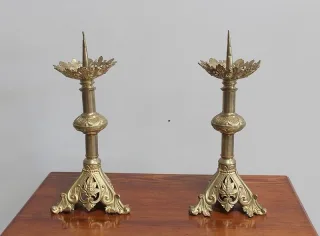 COPPIA DI CANDELIERI DI OTTONE