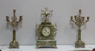MANTLE GARNITURE