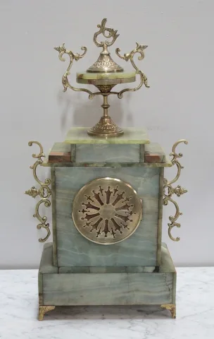 MANTLE GARNITURE