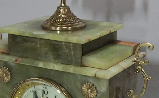 MANTLE GARNITURE