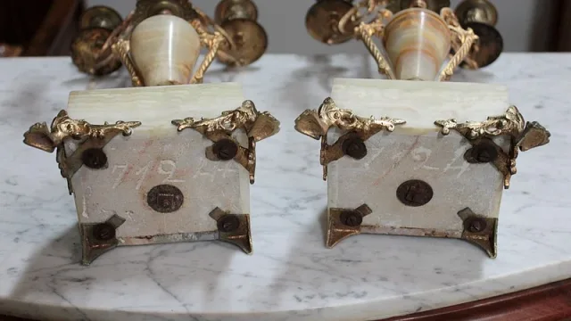 MANTLE GARNITURE