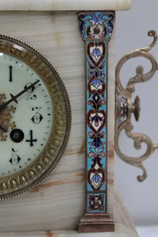 MANTLE GARNITURE