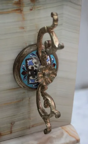 MANTLE GARNITURE