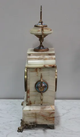 MANTLE GARNITURE