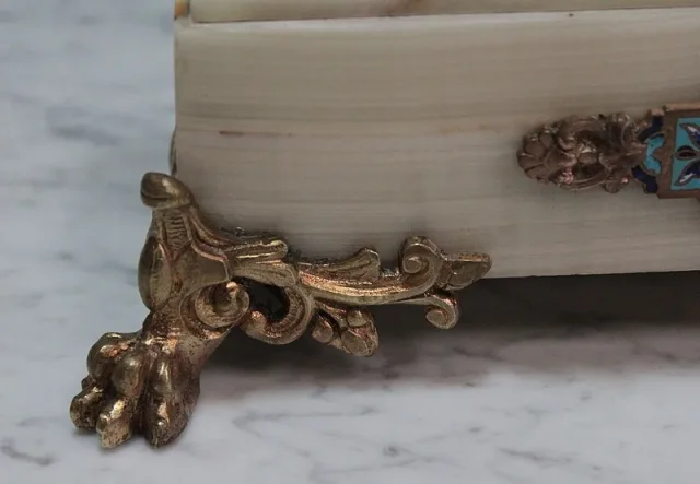 MANTLE GARNITURE