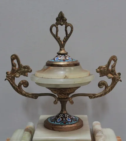 MANTLE GARNITURE