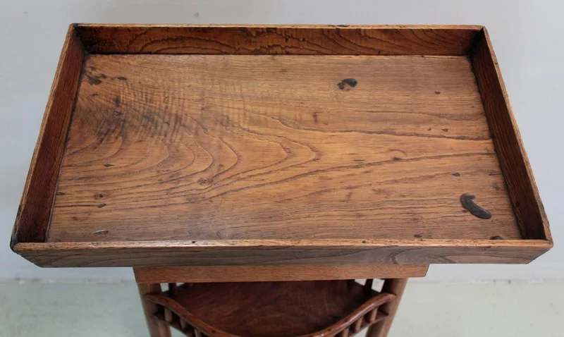 SMALL RESTAURATION STYLE TABLE