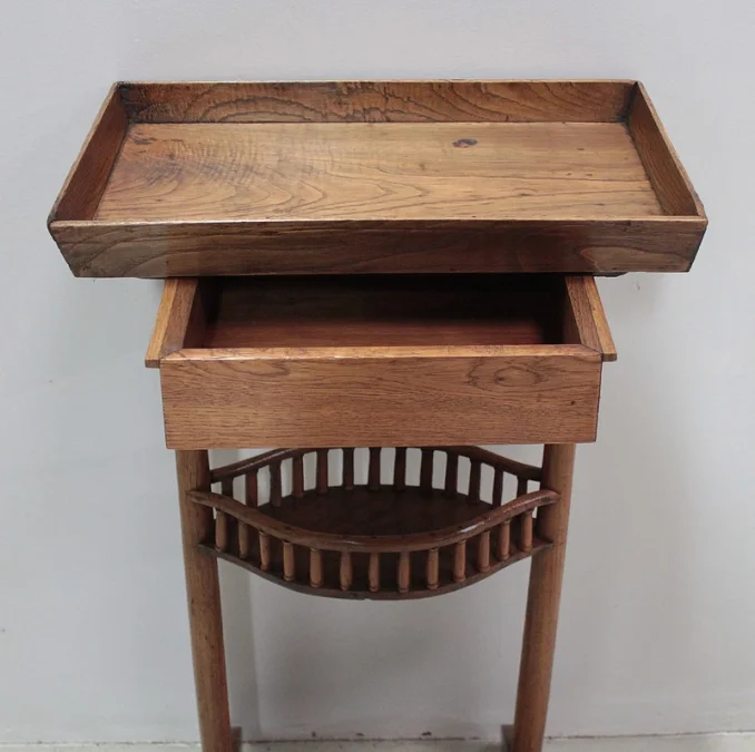 SMALL RESTAURATION STYLE TABLE