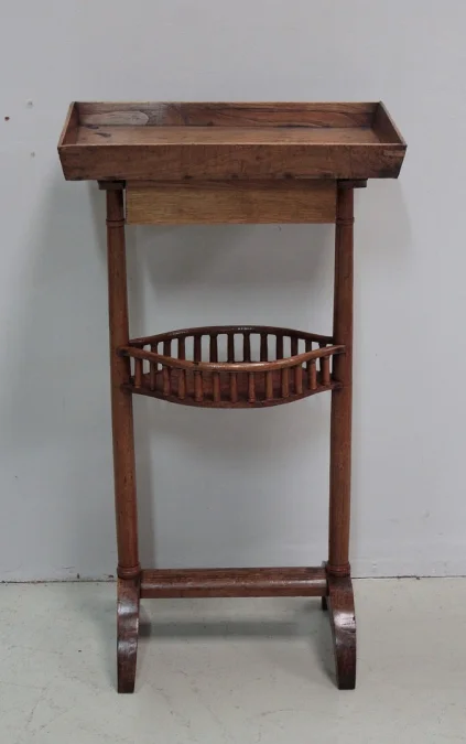 SMALL RESTAURATION STYLE TABLE