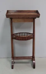 SMALL RESTAURATION STYLE TABLE