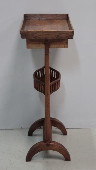 SMALL RESTAURATION STYLE TABLE