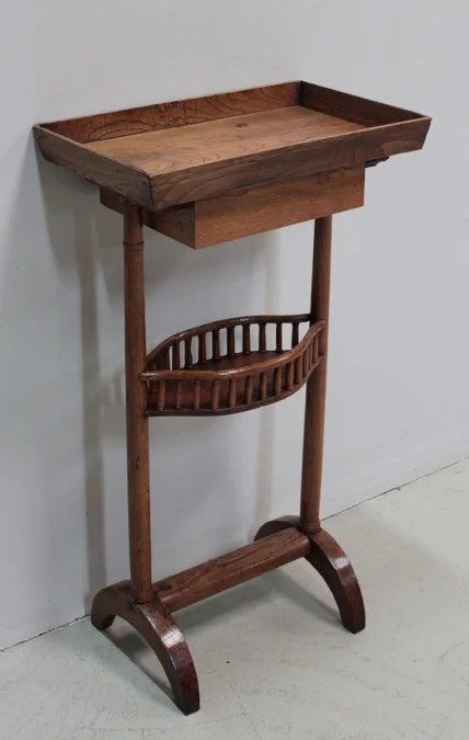 SMALL RESTAURATION STYLE TABLE