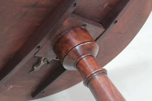 ENGLISH TILT TOP TABLE