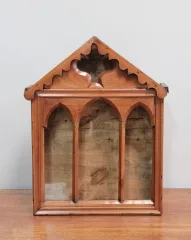HÄNGENDES DISPLAYSCHRANK