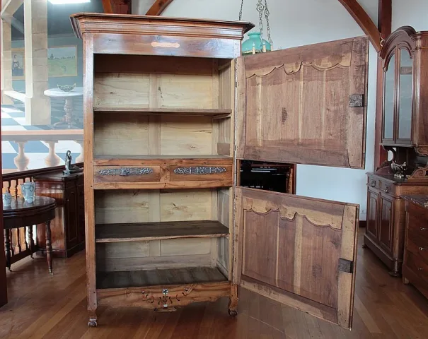 LOUIS XV STYLE CABINET