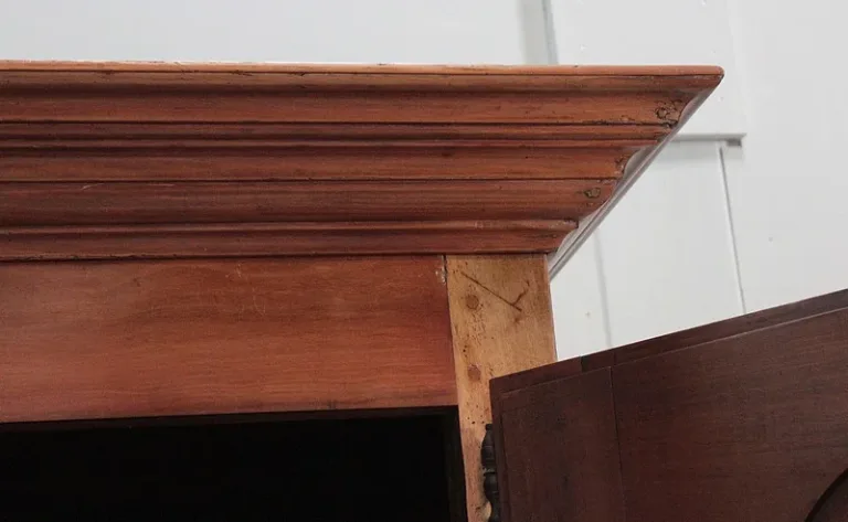 LOUIS XIV STIL ARMOIRE