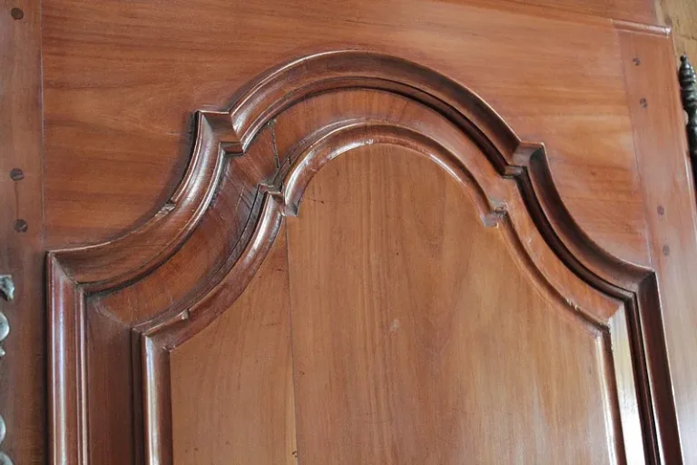 LOUIS XIV STIL ARMOIRE