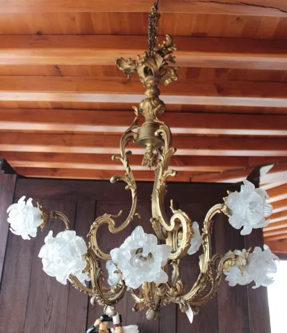 Important lustre en bronze Louis XV rocaille - XIXème