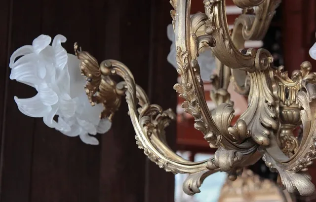 Important lustre en bronze Louis XV rocaille - XIXème